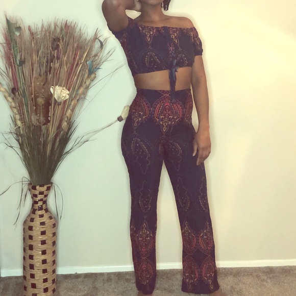 Windsor Other - Paisley two-piece pant set